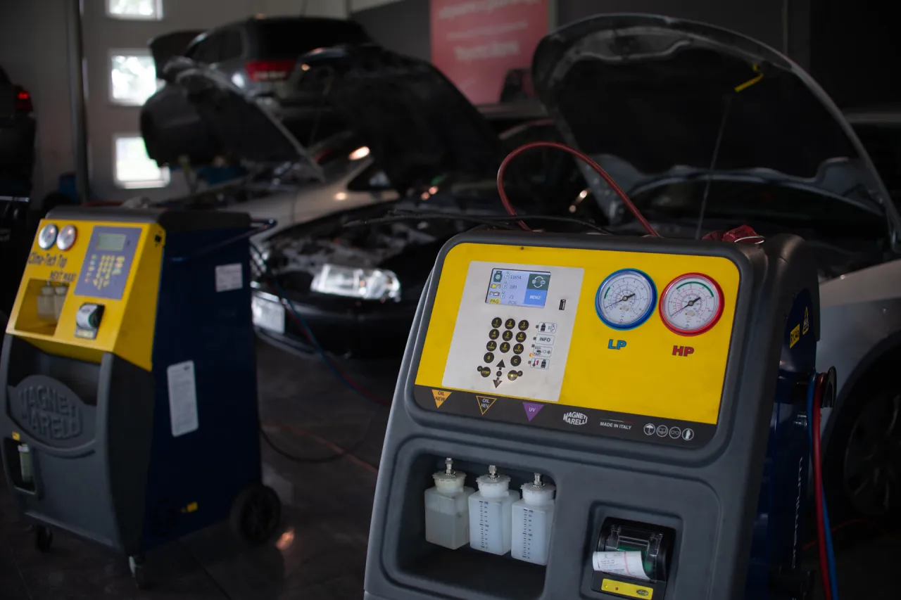 Stacje obsługi klimatyzacji na stanowiskach MOTOER