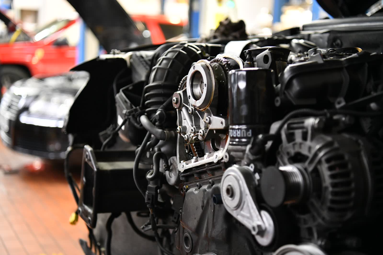 Arval Center MOTOER - usługa wymiana opon (hala serwisowa)