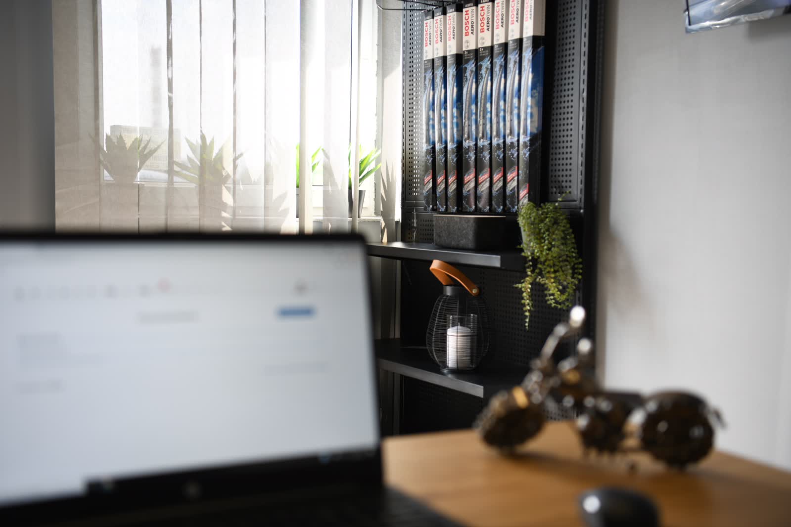 Arval Center MOTOER - serwis marki Volkswagen (poczekalnia i miejsce do pracy)