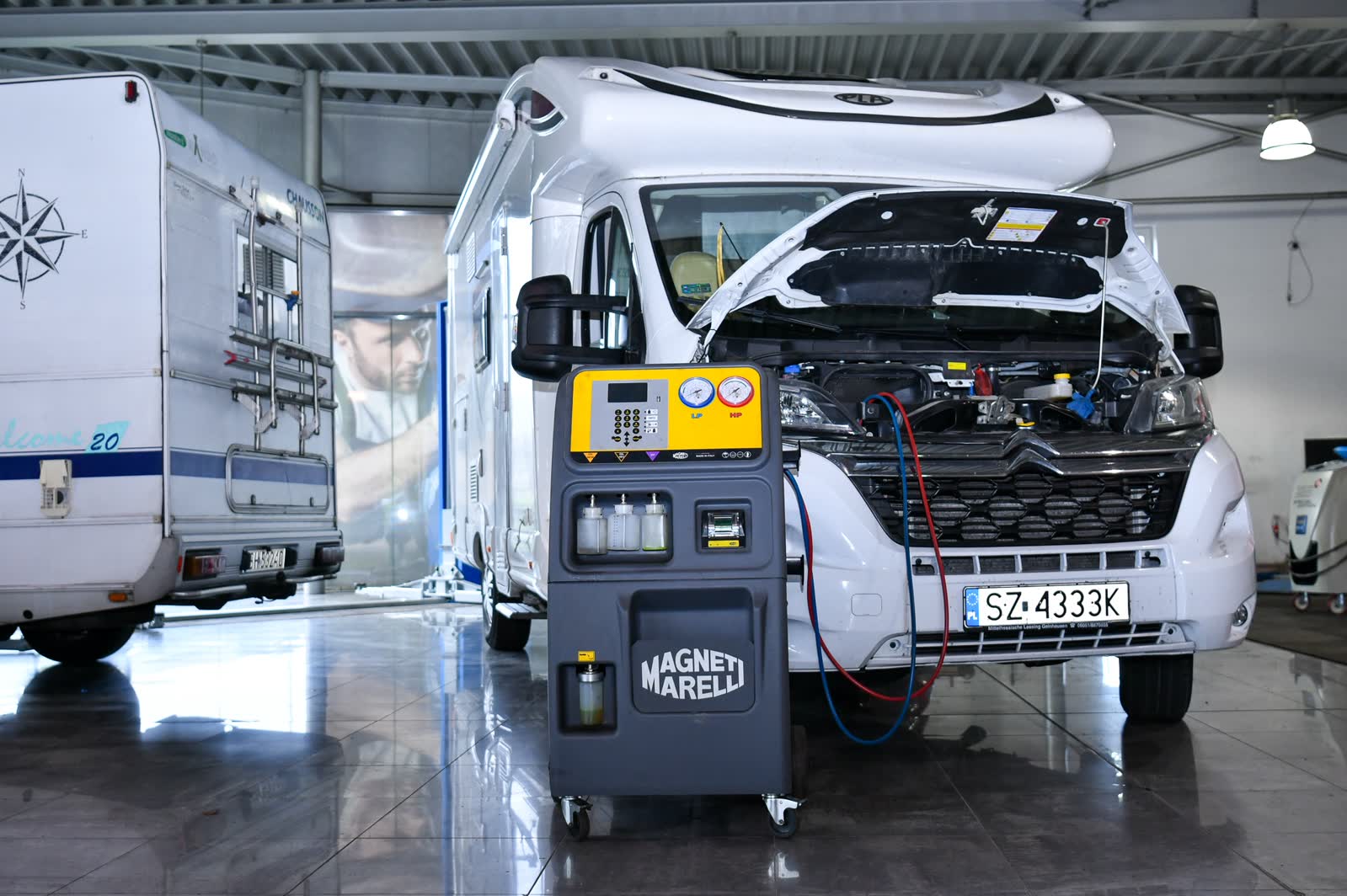 Arval Center MOTOER - usługa wymiana łączników stabilizatora (hala serwisowa)