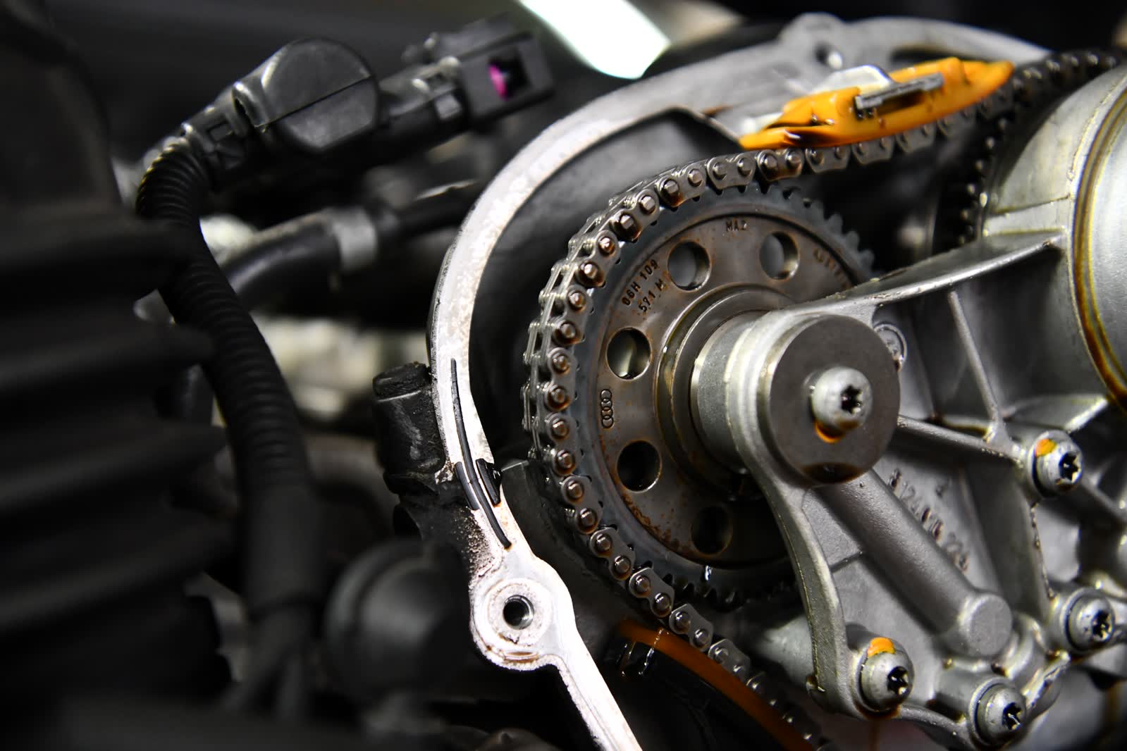 Arval Center MOTOER - usługa wymiana łożyska koła (hala serwisowa)