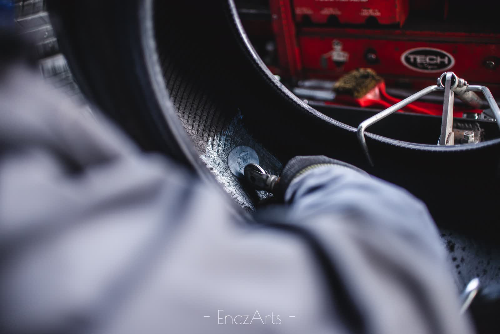 Arval Center MOTOER - usługa geometria kół (poczekalnia i miejsce do pracy)