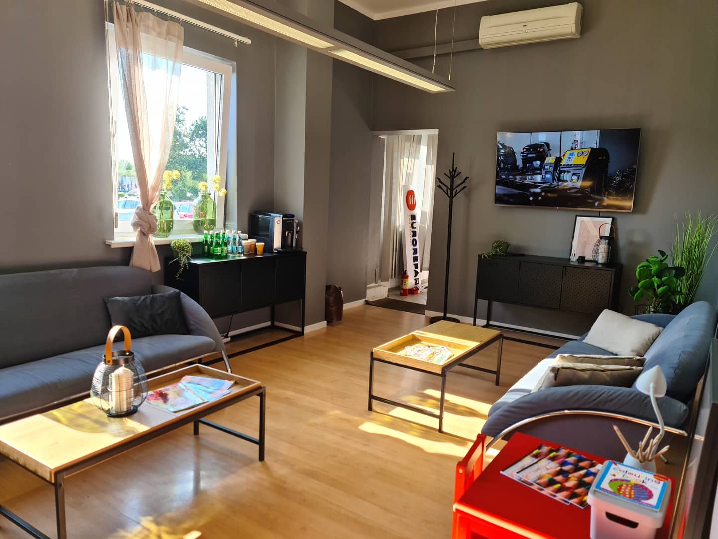 Poczekalnia ze strefą relaksu – MOTOER Arval Center DTŚ