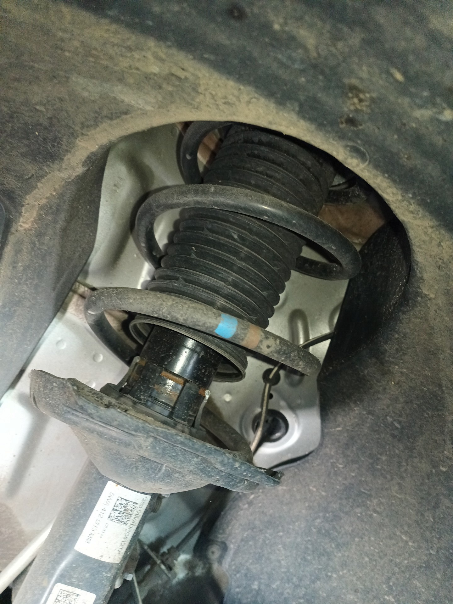 Odboje i osłony przedniej osi - VW GOLF VIII