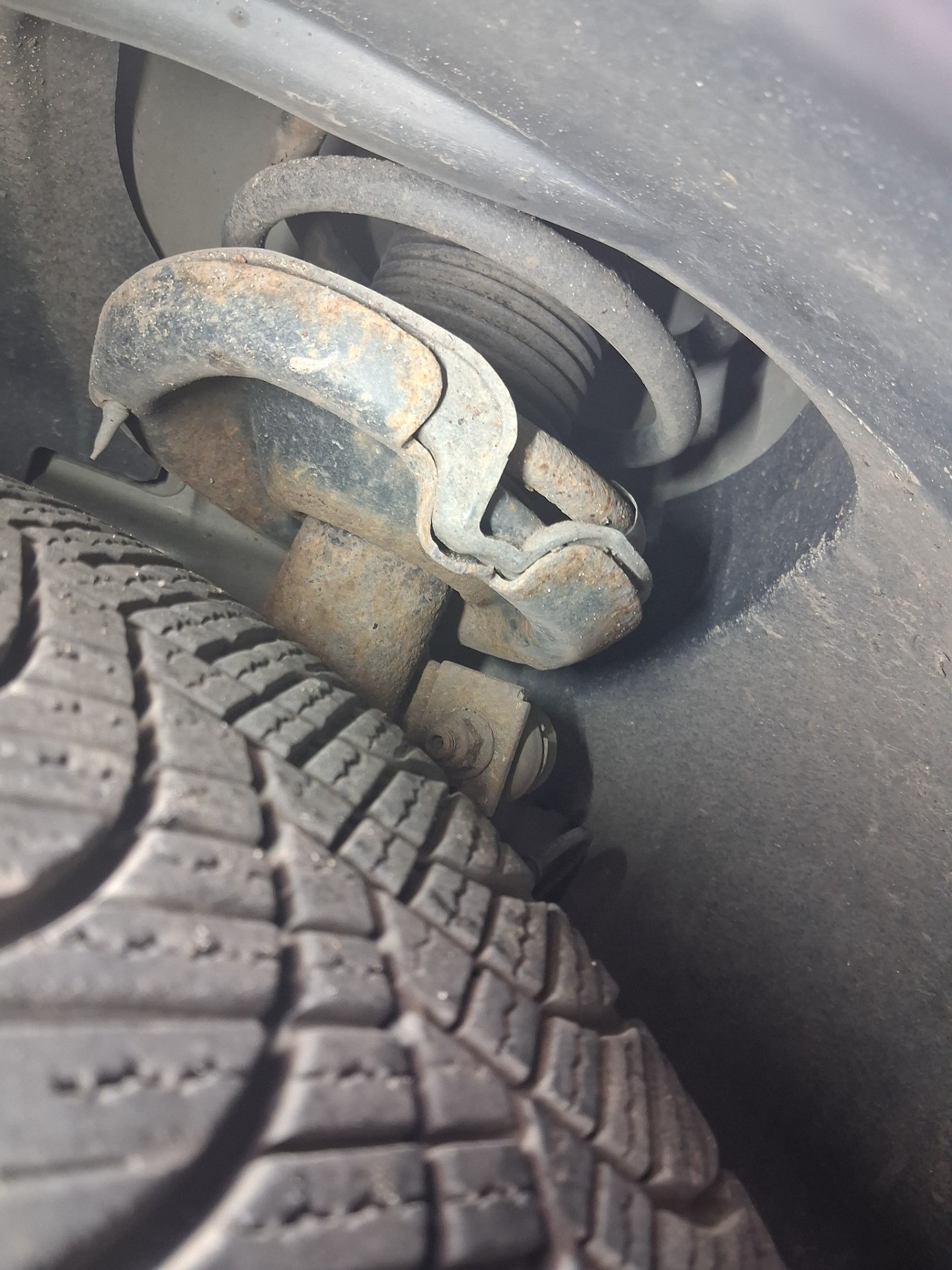Stan sprężyn na przedniej osi - FORD FOCUS III