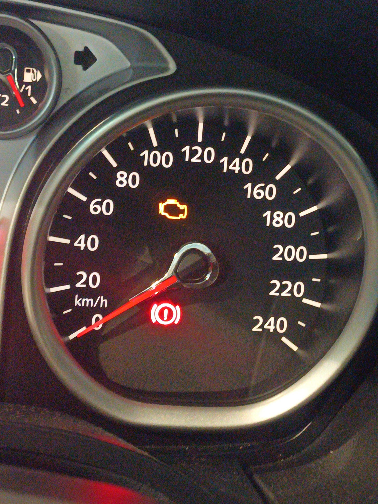 Komunikaty na desce rozdzielczej - FORD FOCUS II Turnier