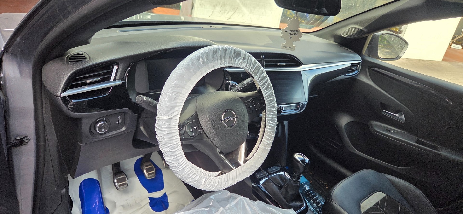 Wnętrze - OPEL CORSA F