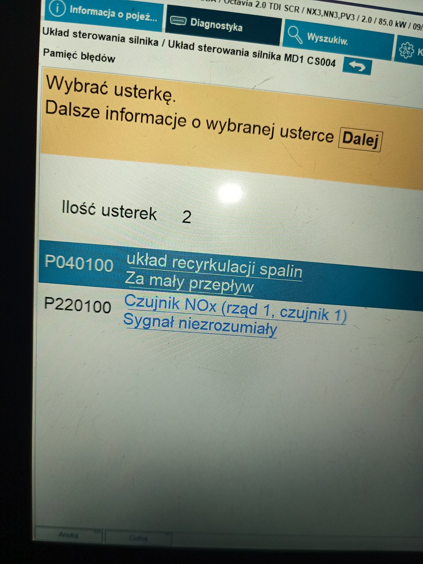 Ekran diagnostyczny z dwoma wpisami błędów: P040100 i P220100 — SKODA OCTAVIA IV