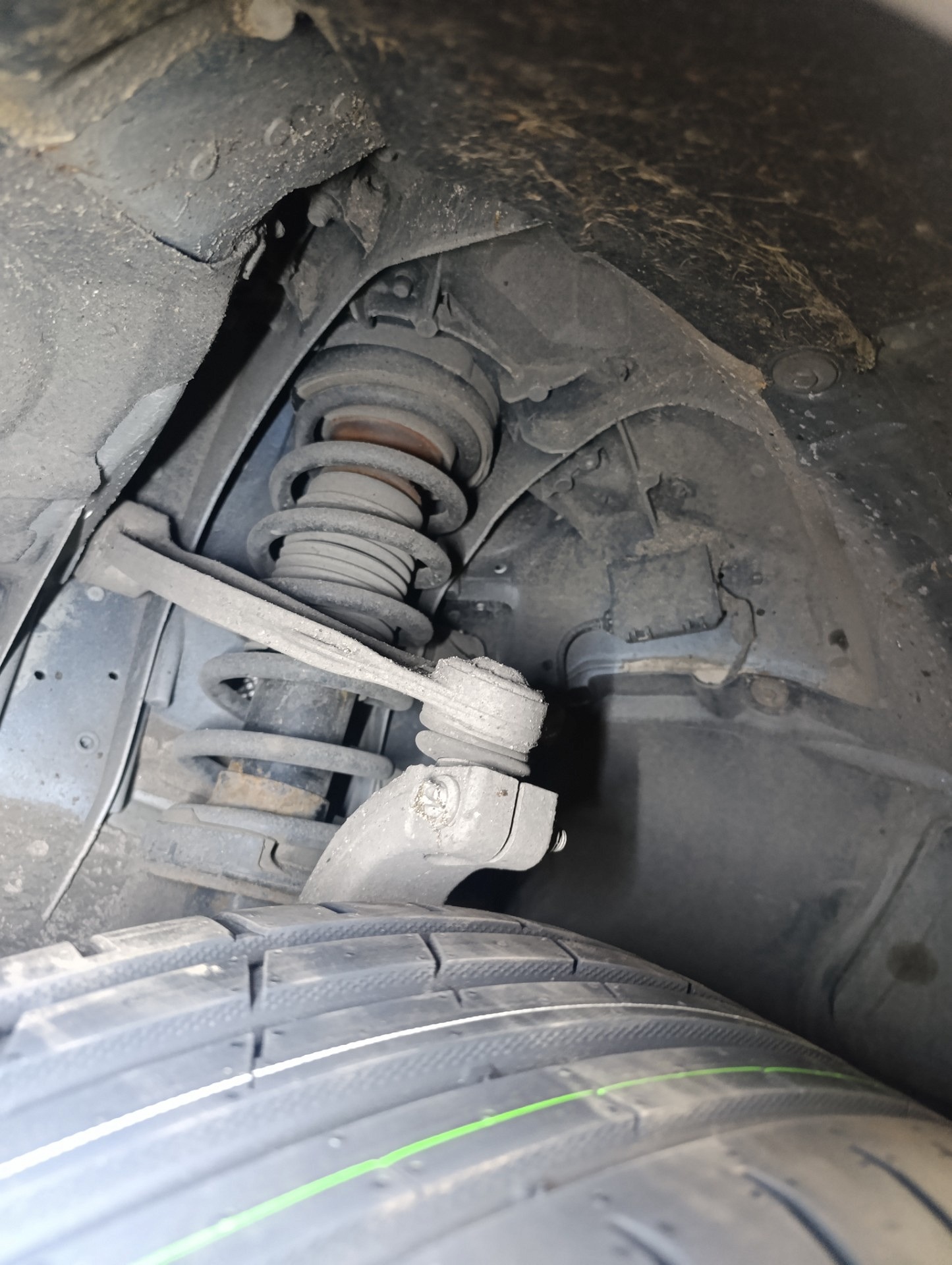 Stan sprężyn z przodu - BMW 5