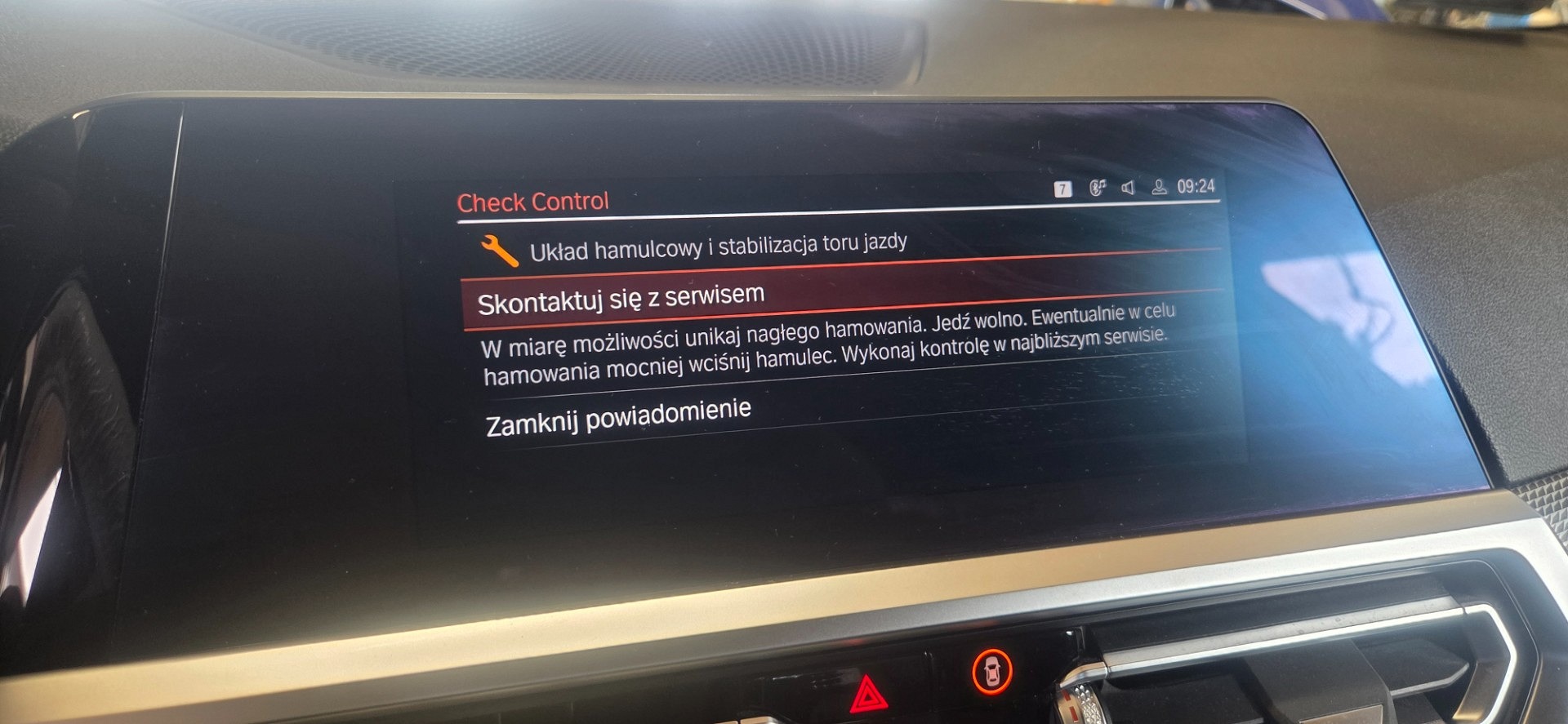 Komunikaty na desce rozdzielczej - BMW 3